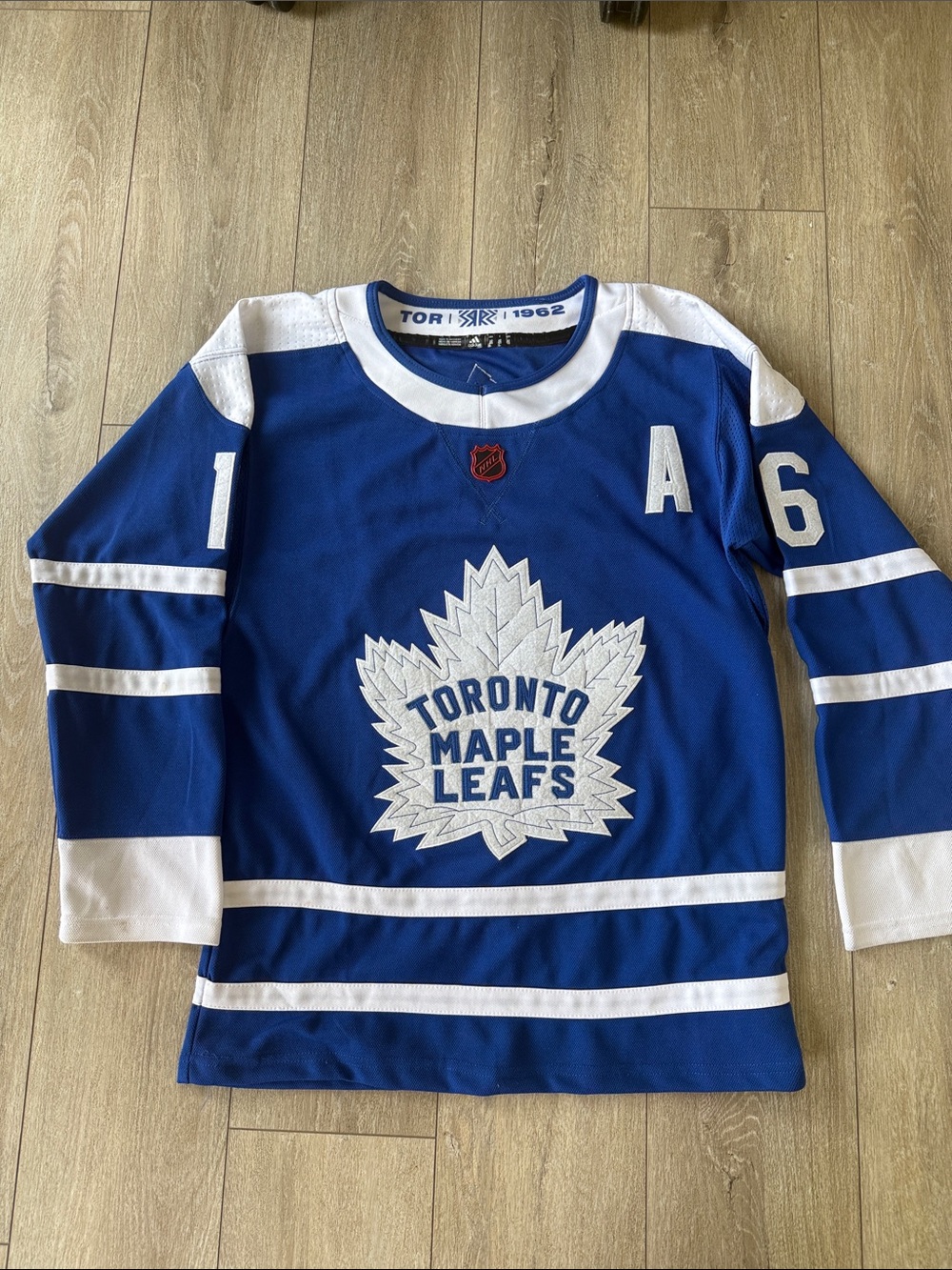 Toronto Maple Leafs Hockey Jersey - Team Crest